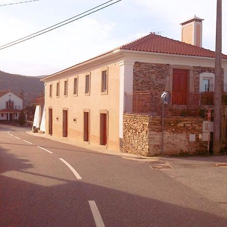 Casa Da Fonte De Santo Antonio Bed & Breakfast Cerdeira Bagian luar foto