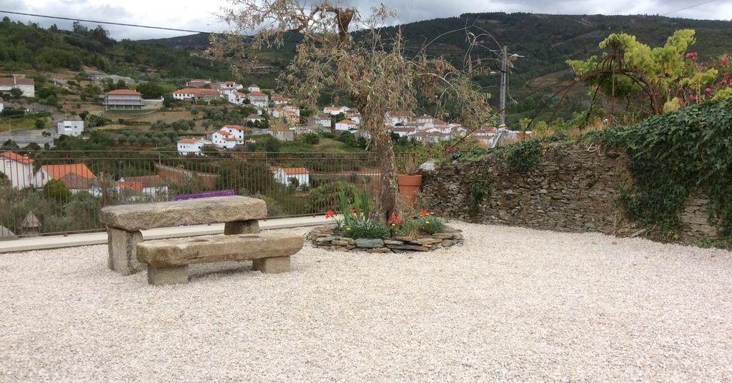 Casa Da Fonte De Santo Antonio Bed & Breakfast Cerdeira Bagian luar foto