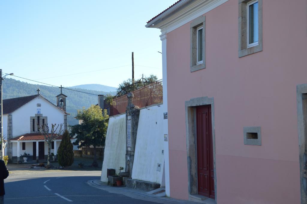 Casa Da Fonte De Santo Antonio Bed & Breakfast Cerdeira Bagian luar foto