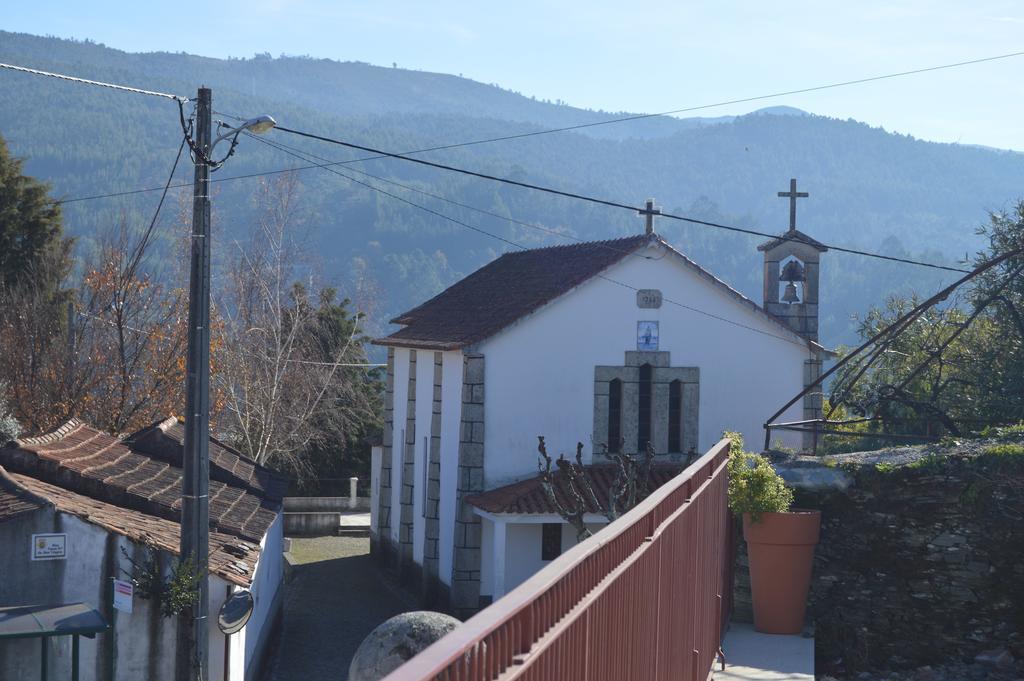 Casa Da Fonte De Santo Antonio Bed & Breakfast Cerdeira Bagian luar foto